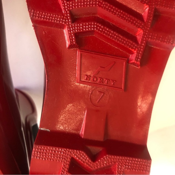 NORTY Women’s Red Ankle Waterproof Winter Rain Boots Size 7 - Picture 14 of 15